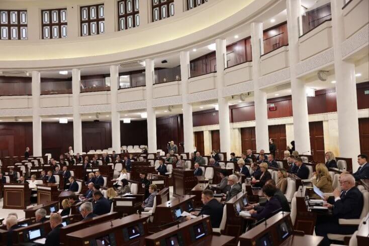 Депутаты ПП НС приняли законопроект, расширяющий практику дактилоскопирования иностранцев