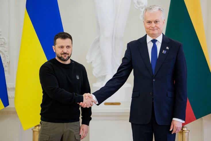 Зеленский предложил президенту Литвы помочь с миграционным кризисом и аэростатами из Беларуси