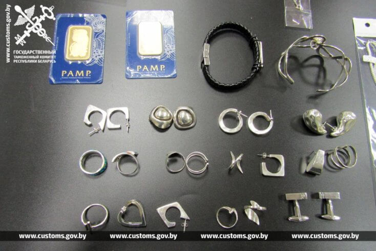 Иностранец пытался тайком ввезти из Литвы в Беларусь изделия из серебра и золотые слитки