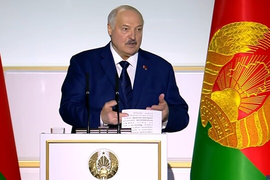 Имеющий лишний вес Лукашенко оскорбил полных сограждан, попадавших в реанимацию во время ковида