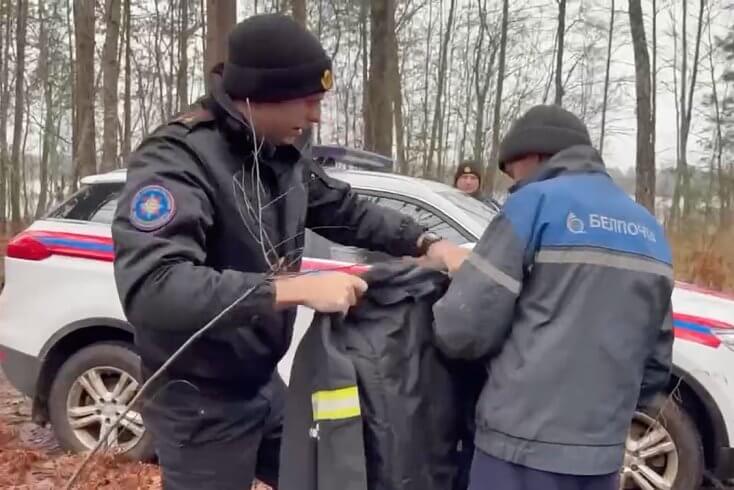 Сотрудники МЧС нашли 68-летнего жителя Червенского района, потерявшегося в лесу 4 декабря