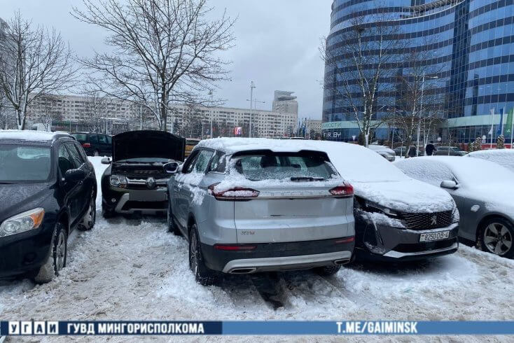 45-летний водитель умер во время движения по парковке возле Национальной библиотеки в Минске