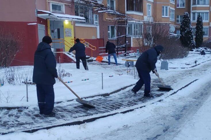 Министерство ЖКХ для борьбы с последствиями снегопада вывело на улицы более 3,3 тыс. работников