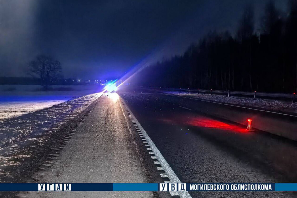 В Осиповичском районе автомобиль насмерть сбил мужчину, шедшего по краю дороги в темноте