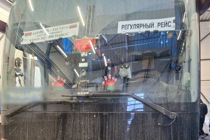 Литовские таможенники пресекли нелегальный ввоз сигарет в пассажирском автобусе из Беларуси