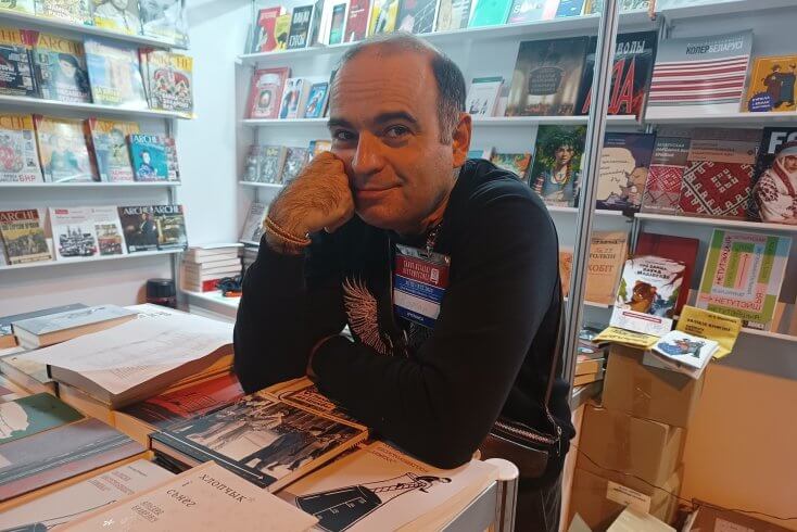 Умер книгоиздатель и поэт Роман Цимберов