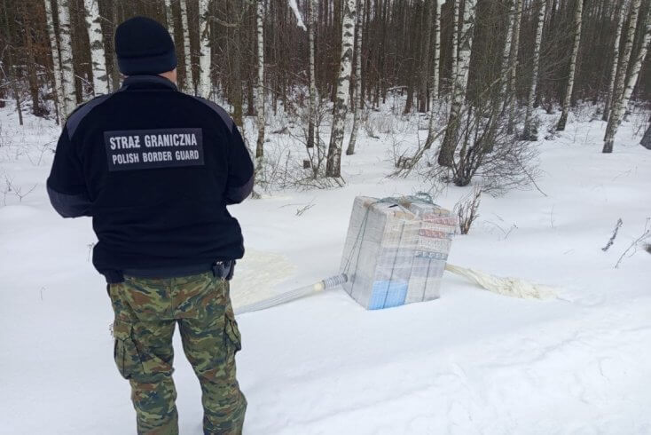 В Польше задержано восемь человек по делу о воздушной контрабанде сигарет из Беларуси
