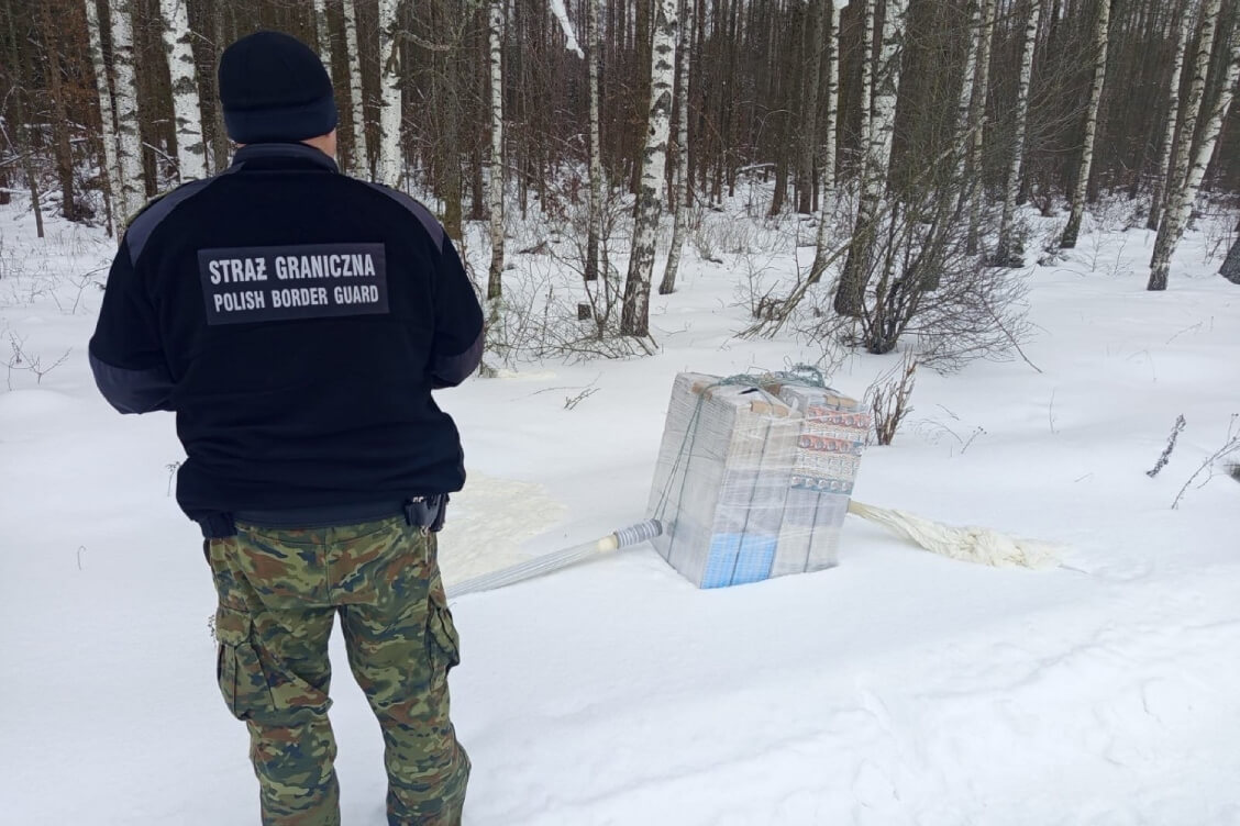 В Польше задержано восемь человек по делу о воздушной контрабанде сигарет из Беларуси