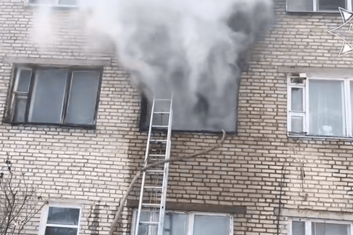 МНС паведаміла пра выратаванне 12 чалавек на пажары ў Паставах