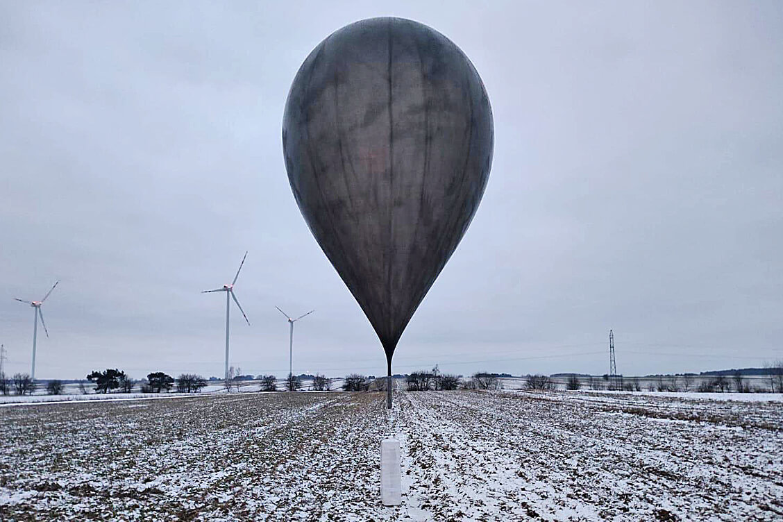 Для дастаўкі цыгарэт з Беларусі кантрабандысты пачалі выкарыстоўваць метэазонды чорнага колеру — памежная служба Польшчы
