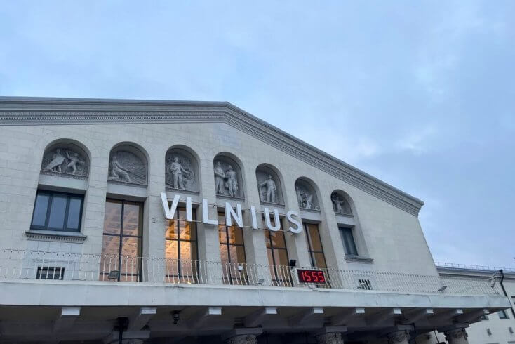 Vilnius airport suspends operations due to cigarette-smuggling balloons