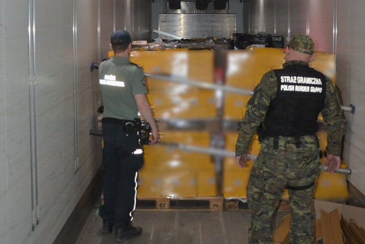 У Польшчы на ​​мяжы з Германіяй затрыманы грамадзянін Беларусі з выкрадзеным паўпрычэпам і нелегальным алкаголем