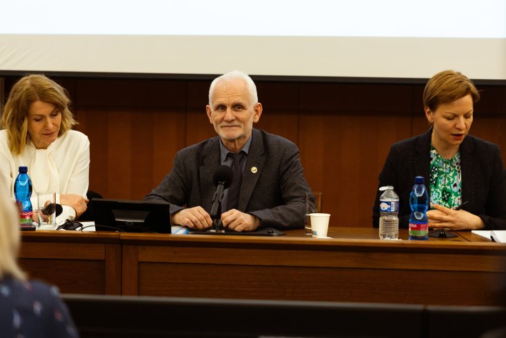 Алесь Беляцкий: Рычаг экономических и политических санкций, который держит в руках ЕС, нельзя отдавать