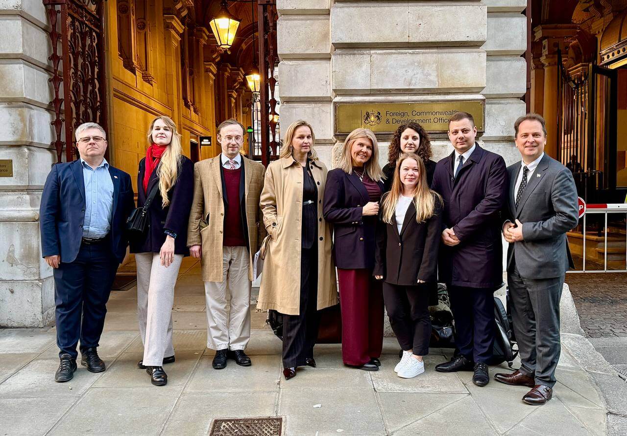 Вячорка: О смягчении европейских санкций, в том числе британских, говорить слишком рано