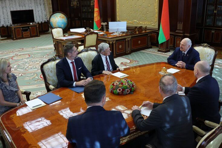 Лукашенко заявил об "определенных ошибках" США на Ближнем Востоке и вновь назвал себя сторонником Трампа