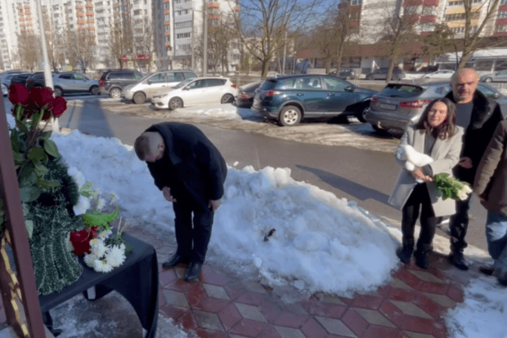 Провластные партийцы и пропагандисты собрались у посольства Ирана в Минске, чтобы почтить память аятоллы Хаменеи