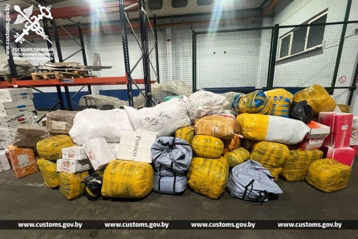 Таможня пресекла перевозку одежды и обуви без документов на 640 тыс. рублей