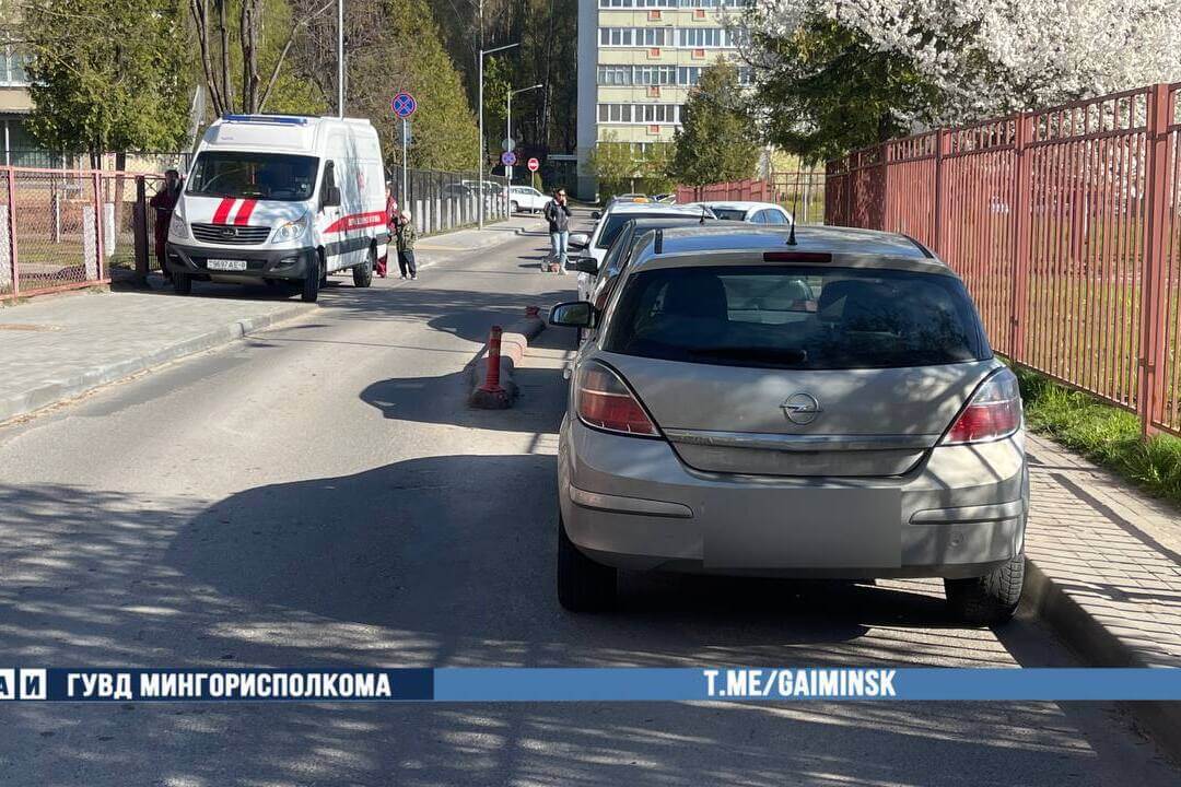 У Мінску пяцігадовае дзіця трапіла пад машыну ў двары дома