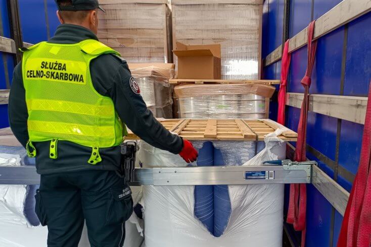 У Польшчы затрыманы беларус — перавозчык падробленых абгортак для цыгарэтных фільтраў