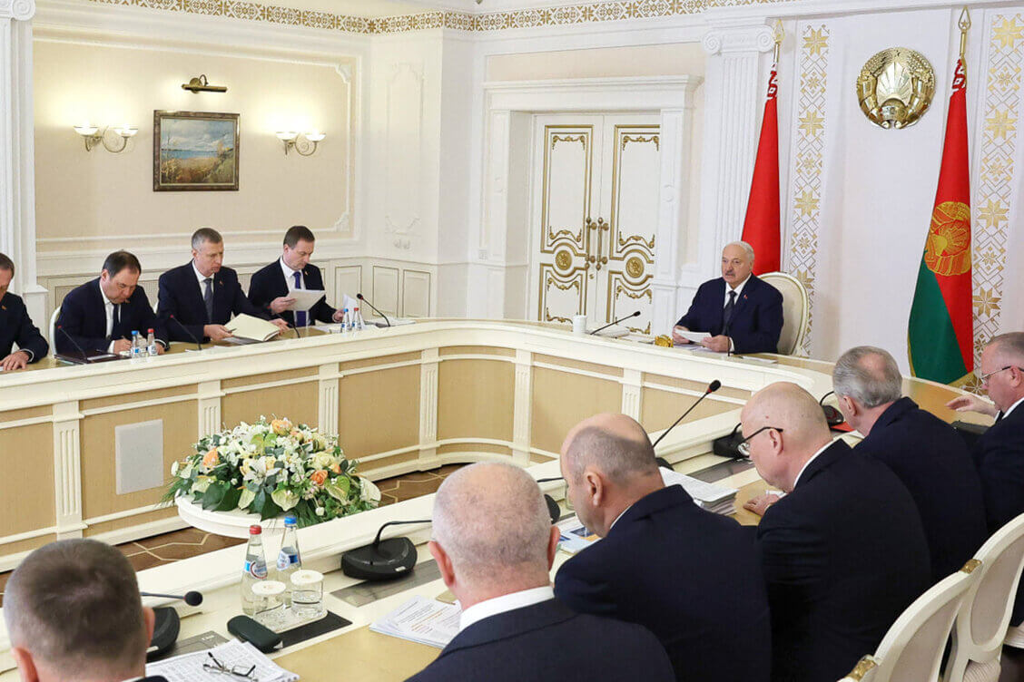 Почти все районы Беларуси сталкиваются с оттоком населения — Лукашенко