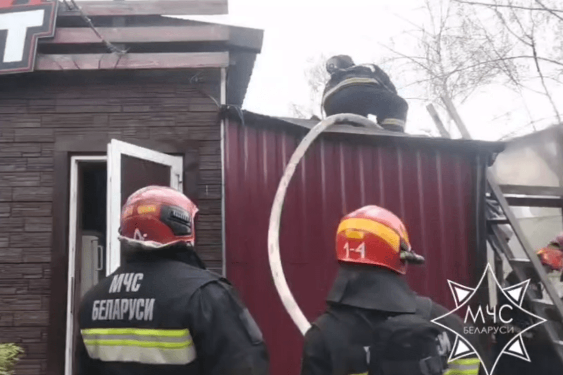 МНС адсправаздачылася аб ліквідацыі пажару ў гандлёвым павільёне ў Віцебску