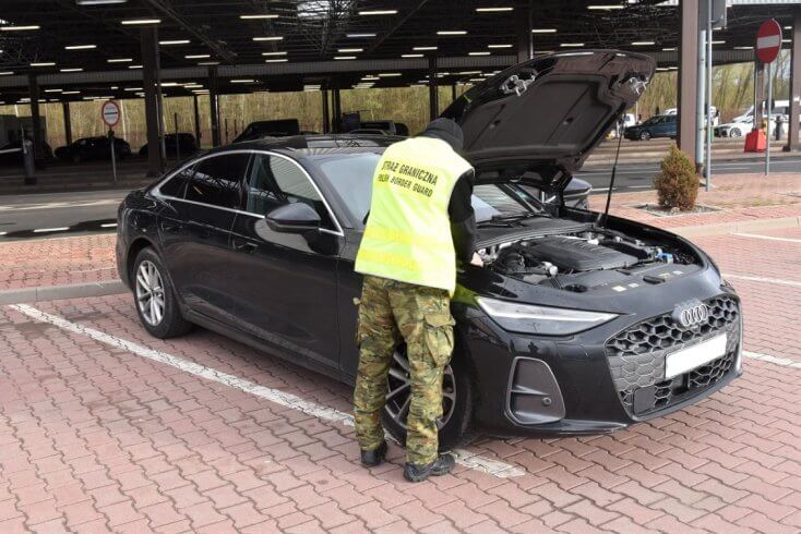 Гражданка Германии пыталась въехать в Беларусь из Польши на объявленном в розыск автомобиле