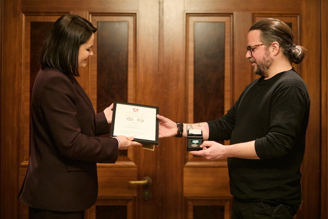 Ціханоўская ўзнагародзіла нямецкага журналіста і даследчыка Пэтца медалём за працу на карысць Беларусі