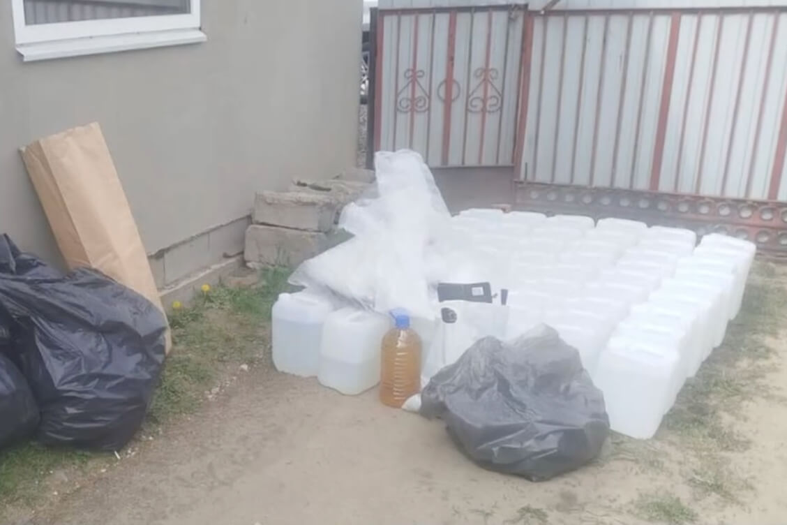 У жыхара Івацэвіцкага раёна знойдзена больш за 560 л вадкасці са спіртам — яму пагражае штраф за незаконны абарот алкаголю