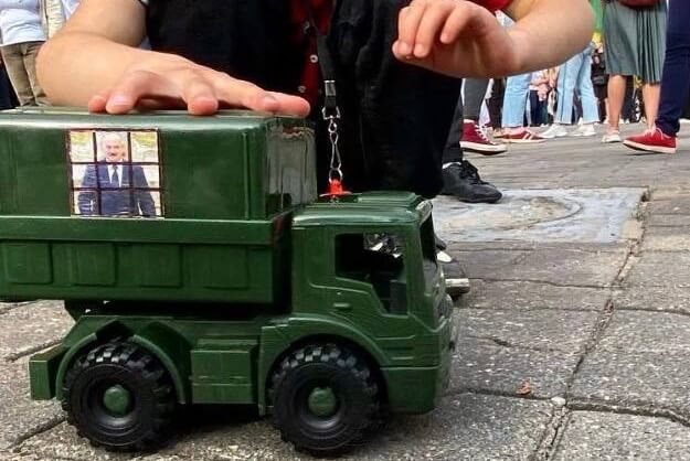 Фабрика лоялистов. Как в Беларуси воспитывают поколение с “черно-белым” мышлением