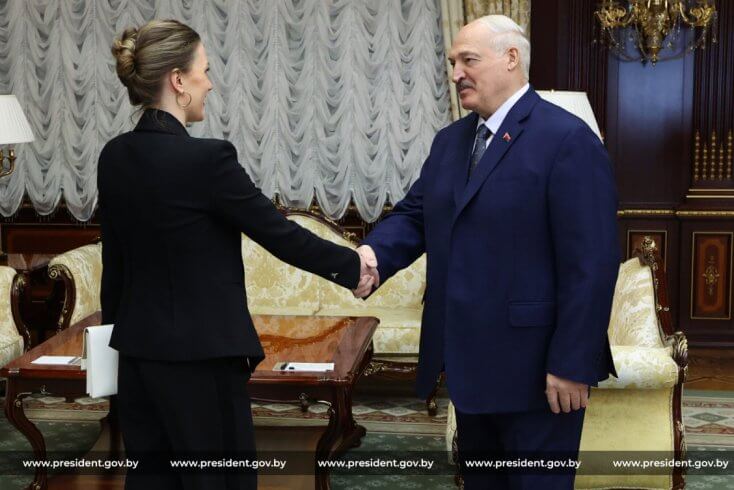 Лукашенко назвал Сербию, присоединившуюся к санкциям ЕС против Минска, "близкой Беларуси страной"