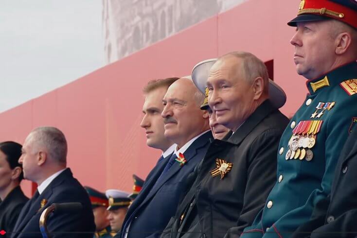 Беларусь обладает "хорошим арсеналом хорошего оружия", заявляет Лукашенко