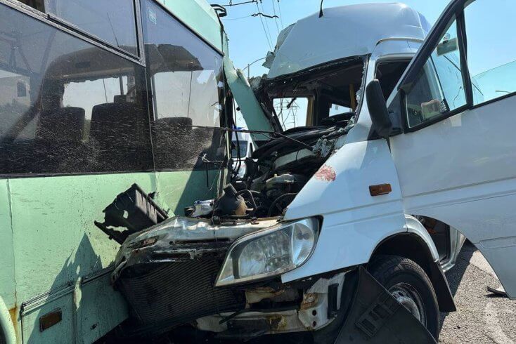Пятеро пассажиров пострадало при столкновении троллейбуса и маршрутки в Минске