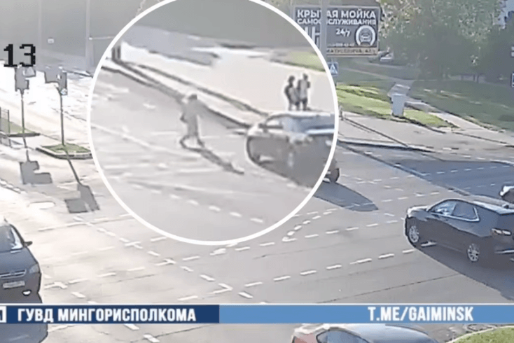 84-гадовая жанчына трапіла пад колы "Фальксвагена" ў Мінску — дастаўлена ў бальніцу