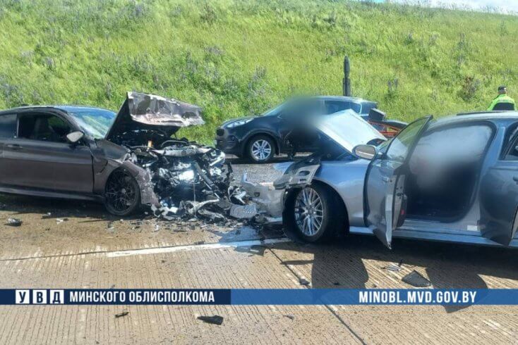 У выніку аўтамабільнай аварыі ў Мінскім раёне адзін чалавек загінуў, чацвёра пацярпела