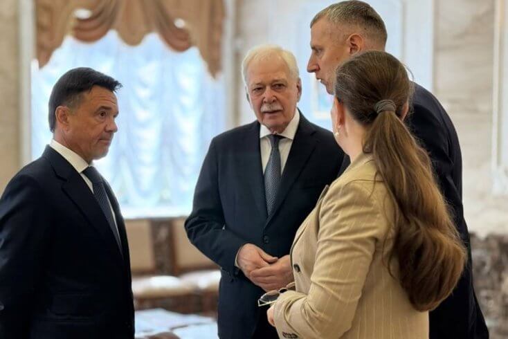 Анонсировавший "длительную командировку" Лукашенко встречается в Минске с губернатором Московской области