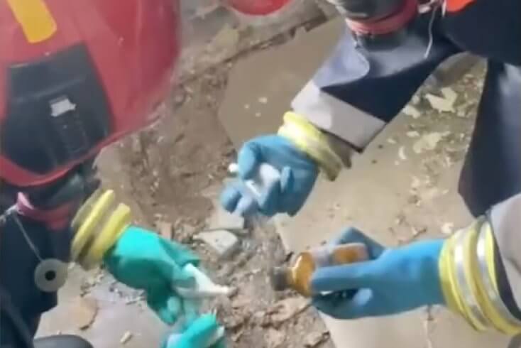 При реконструкции в Дятлово обнаружено около 3 кг ртути, опасную находку забрало МЧС