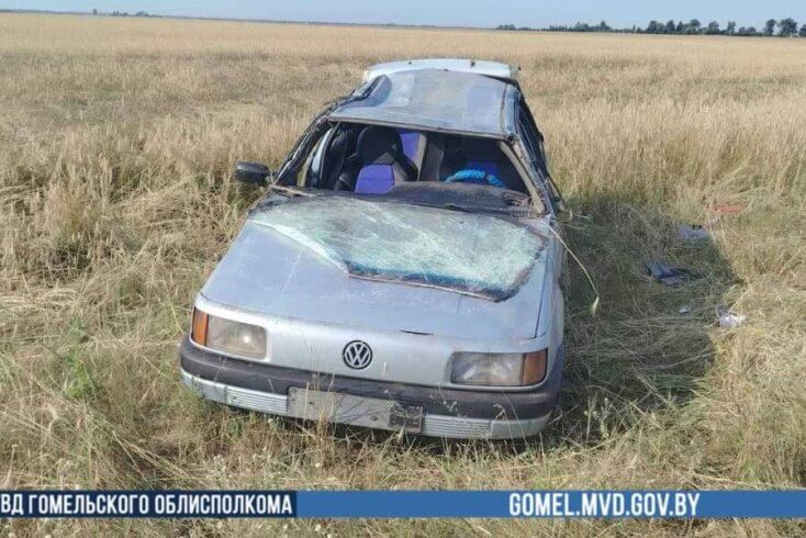 Две несовершеннолетние девушки госпитализированы после ДТП в Буда-Кошелевском районе — их выбросило из авто