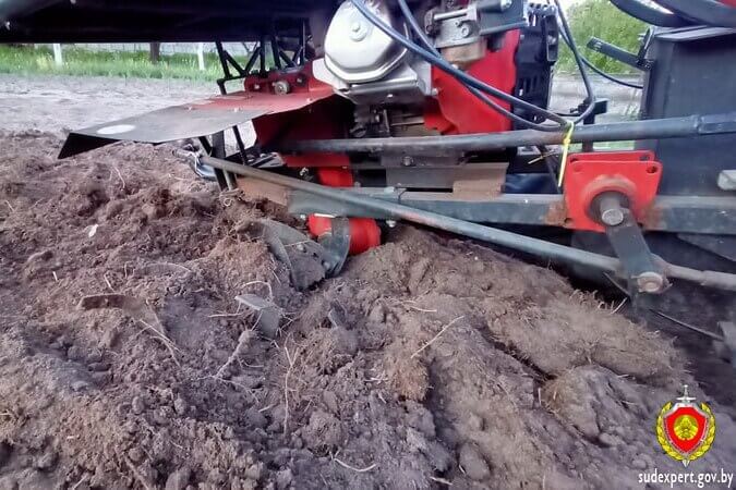 Жыхар Маларыцкага раёна працаваў на мотаблоку на прыдамавым участку — атрымаў смяротныя траўмы прымацаванай фрэзай