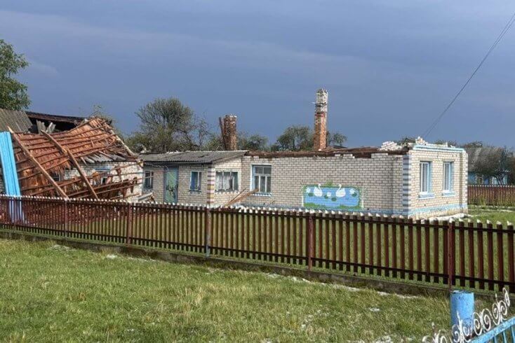 Электроснабжение нарушено в 94 населенных пунктах Гродненской области из-за непогоды