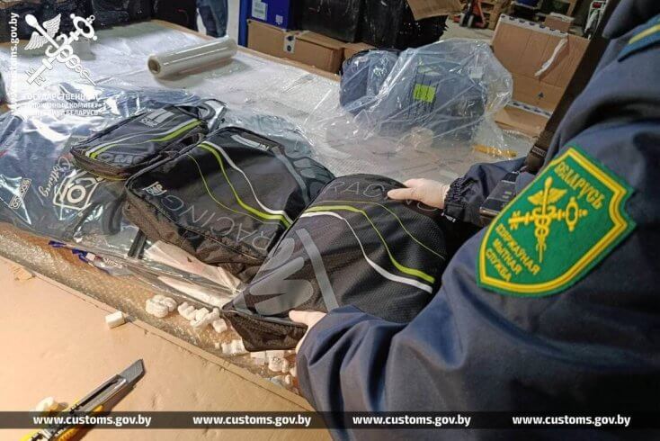 Таможня задержала на границе с Польшей партию “гоночных аксессуаров” стоимостью 435 тыс. рублей