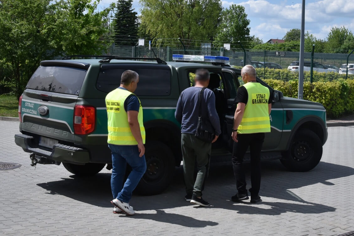 Польша выдворила гражданина Узбекистана, осужденного за организацию нелегальной миграции из Беларуси