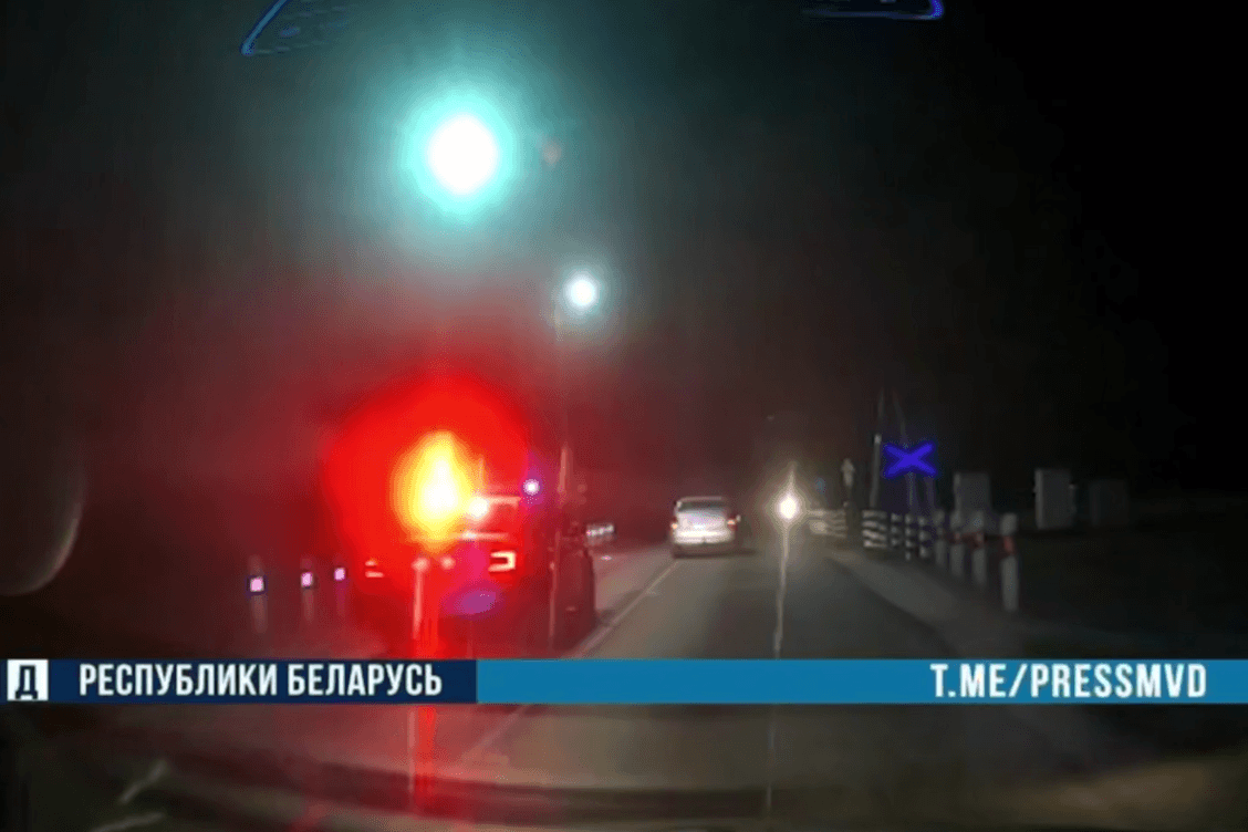 У Пінскім раёне п'яны угоншчык спрабаваў уцячы ад ДАІ, аўтамабіль спынялі са стральбой