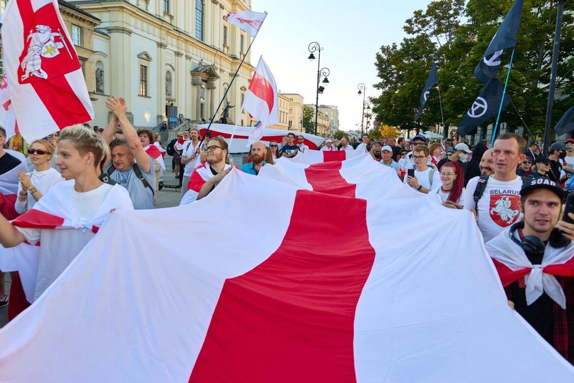 На митинге в Варшаве по случаю годовщины выборов-2020 Тихановская призвала белорусов готовиться к 