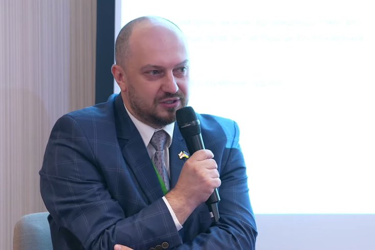 Легалізацыя беларусаў, ушанаванне памяці зразумелыя для мірнага часу, але ва Украіне вайна — амбасадар Чарнагор