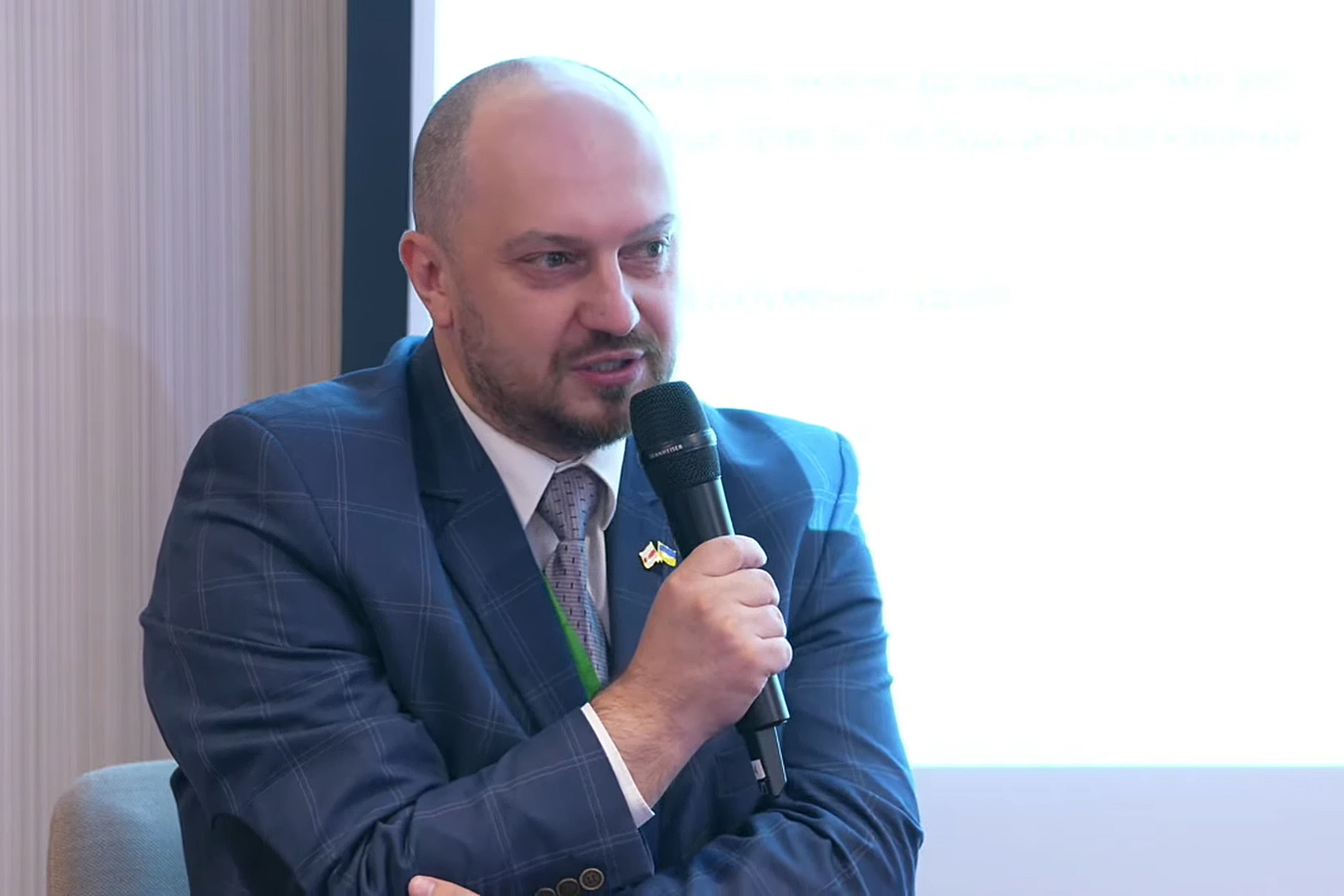 Легализация белорусов, увековечение памяти понятны для мирного времени, но в Украине война — посол Чорногор