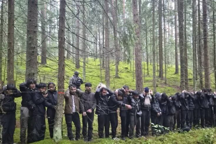 28 человек незаконно проникли в Латвию через прорытый из Беларуси подземный тоннель