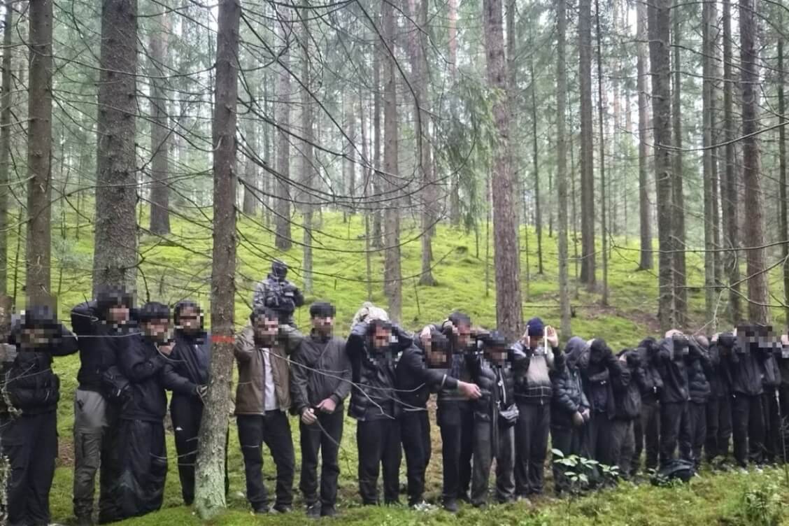 28 человек незаконно проникли в Латвию через прорытый из Беларуси тоннель