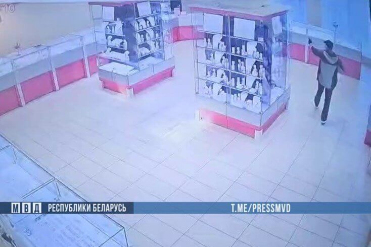 В Минске ищут грабителя, напавшего на ювелирный магазин