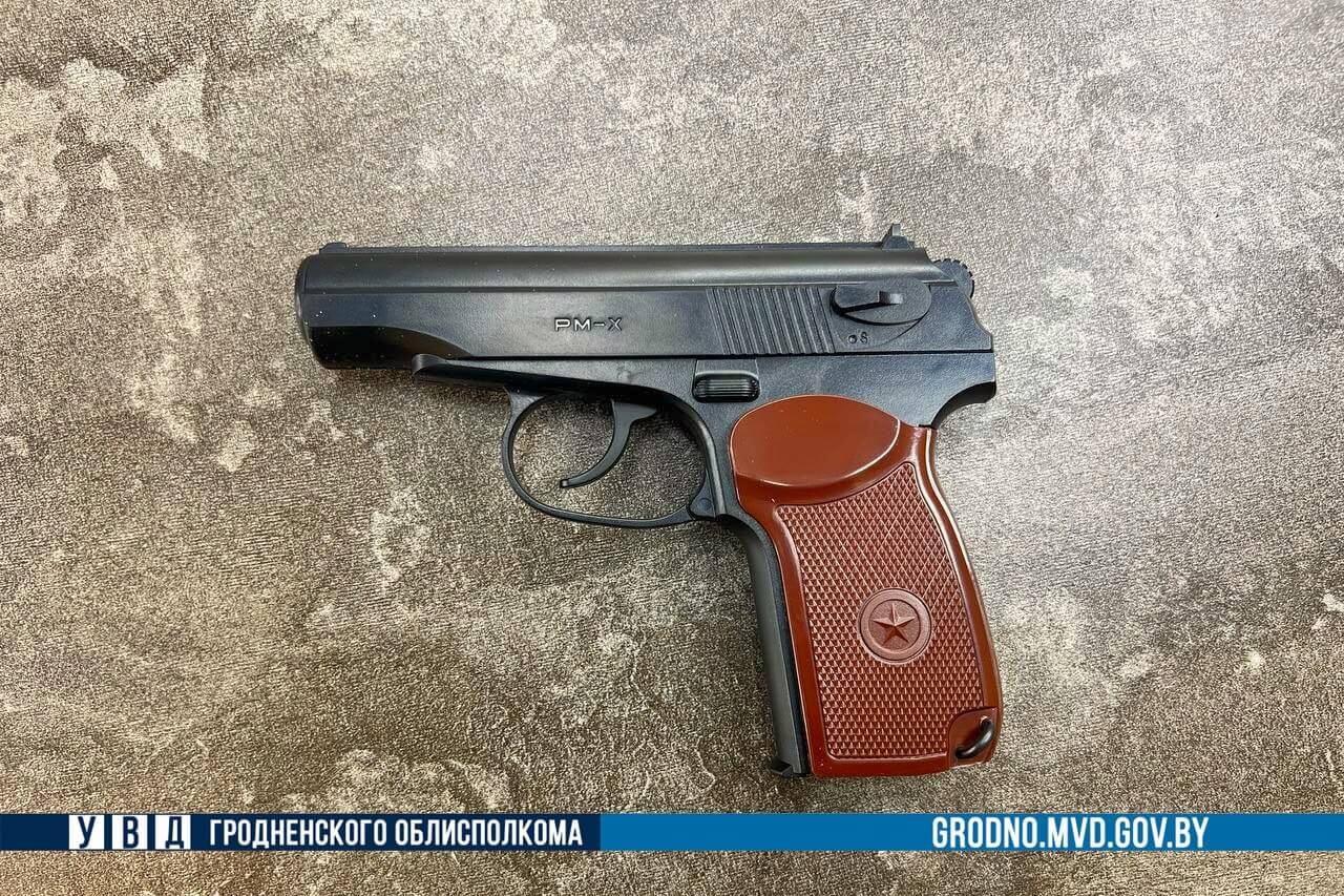 14-летний школьник обстрелял из пневматического пистолета киоск в Лиде
