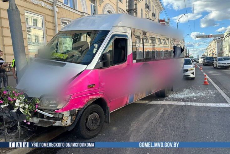 В Гомеле маршрутка попала в ДТП, два пассажира в больнице